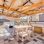 Modern Rooftop Apartment