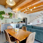 Modern Rooftop Apartment
