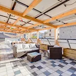 Modern Rooftop Apartment