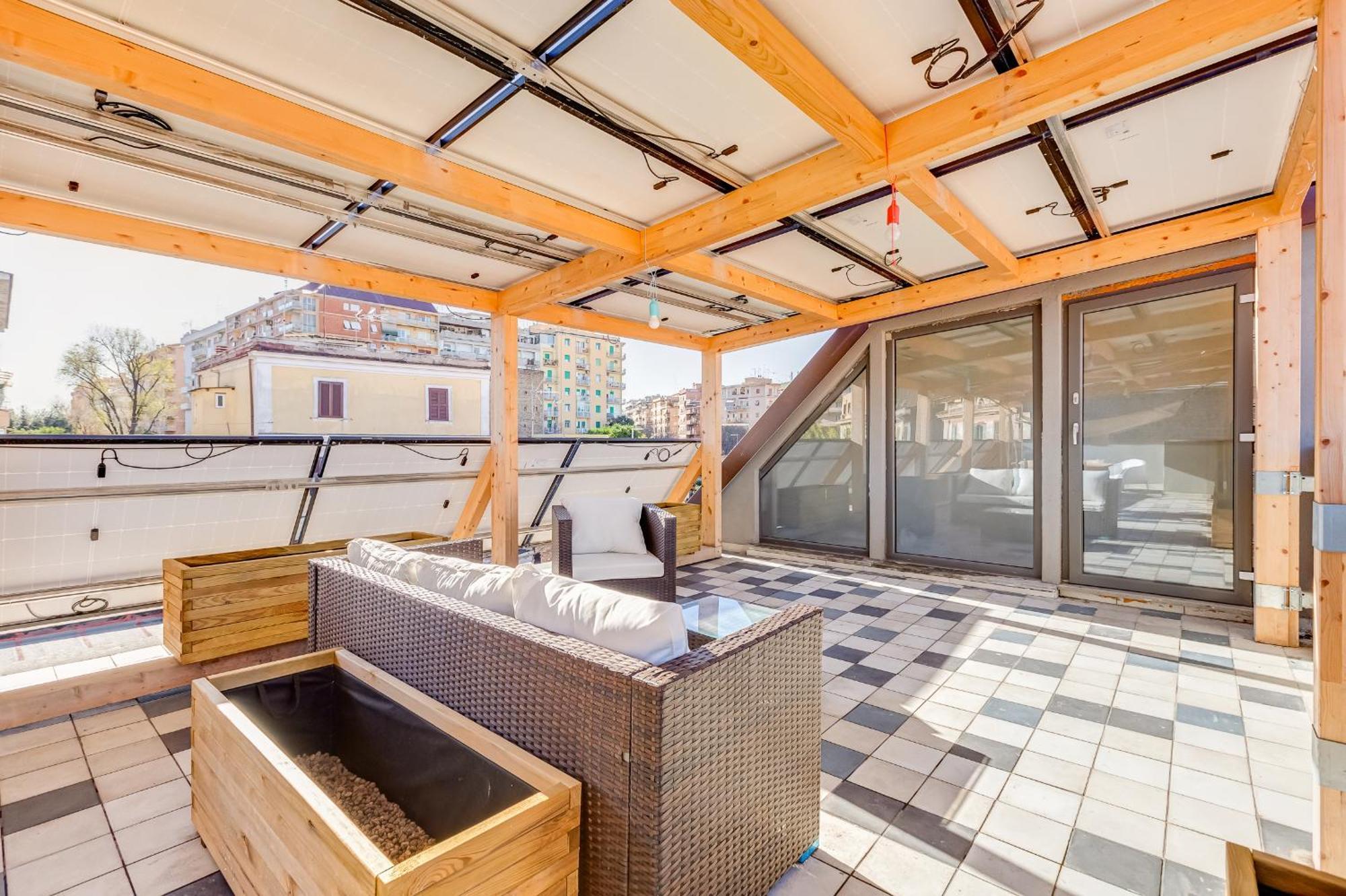 Modern Rooftop Rom